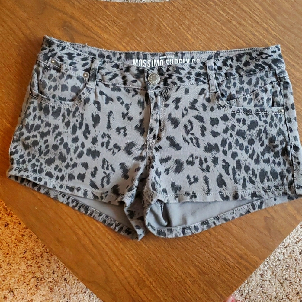 Mossimo grey leopard print shorts